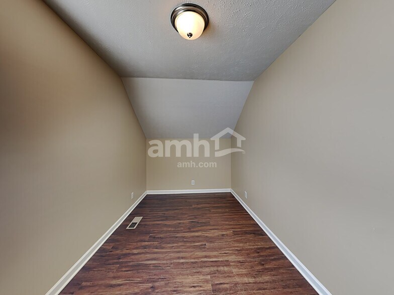 Building Photo - 2721 Apostle Ln