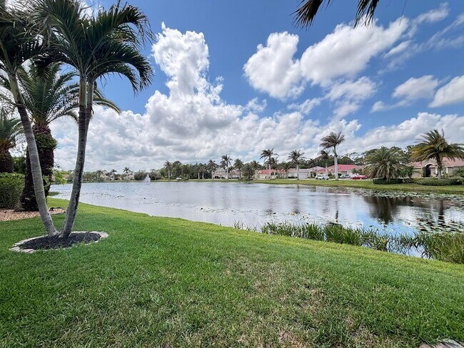 Building Photo - 6532 SE Broadmoor Ln