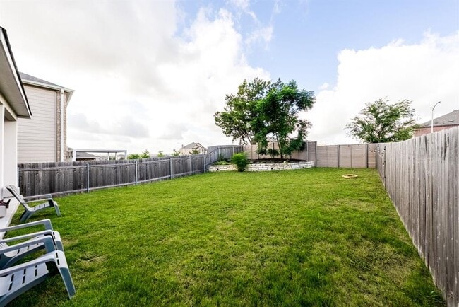 Building Photo - 7105 Gray Catbird Dr