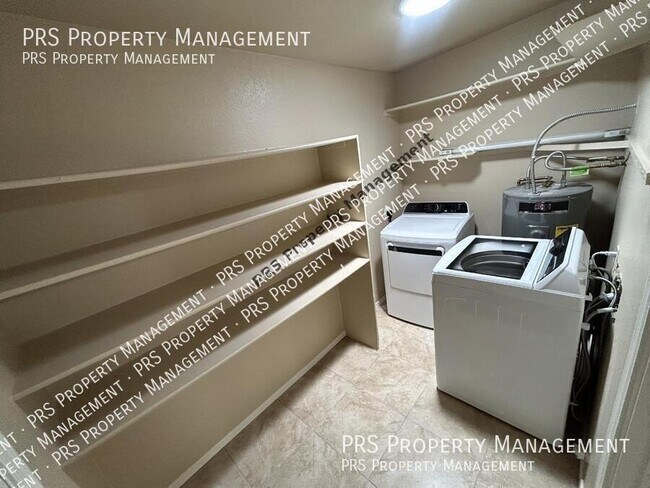 Building Photo - 551 S Lesueur