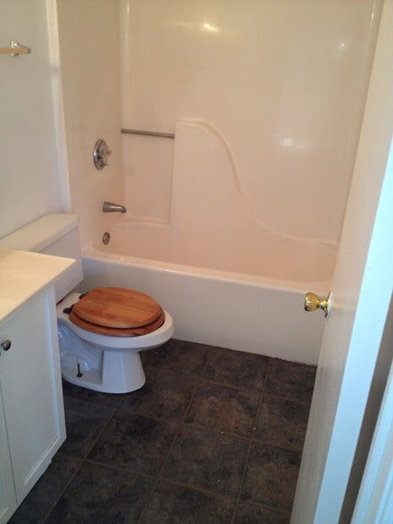 Bathroom - 1102 Pecan Plz