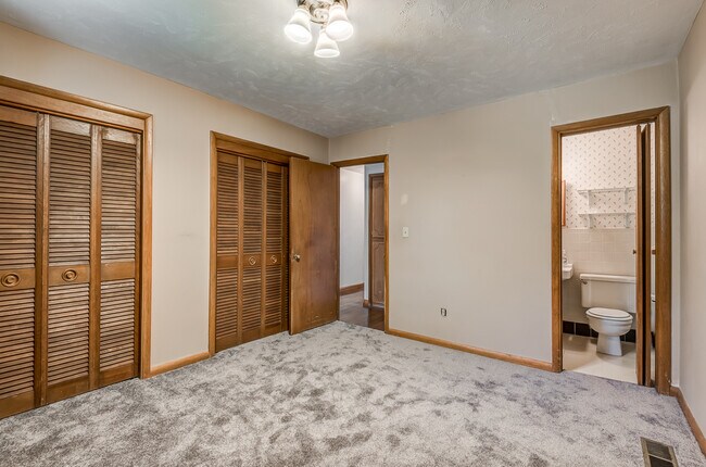 bedroom 3 - 27 Summit Cir