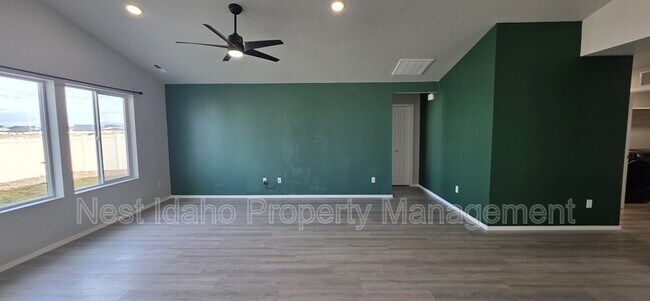 Building Photo - 2949 N Rocky Btm Wy