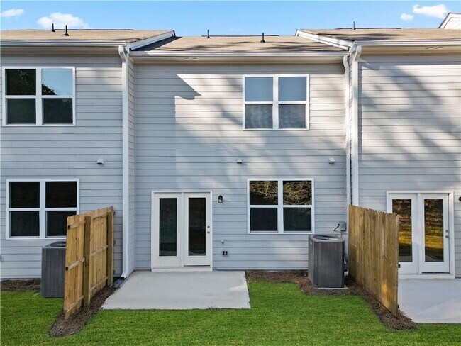 Building Photo - 541 Magnolia Cir