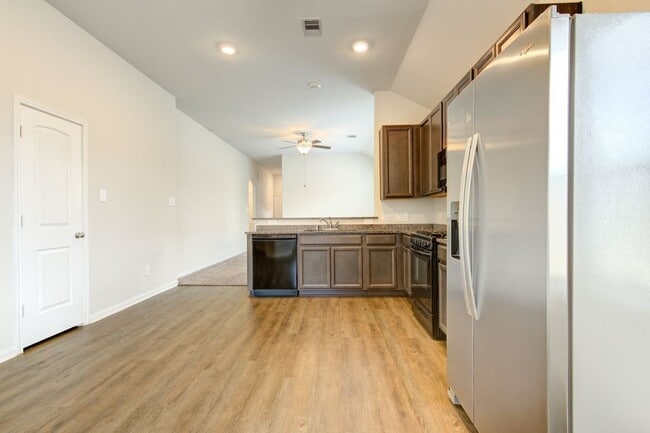 Building Photo - 14469 Sugar Pines Dr