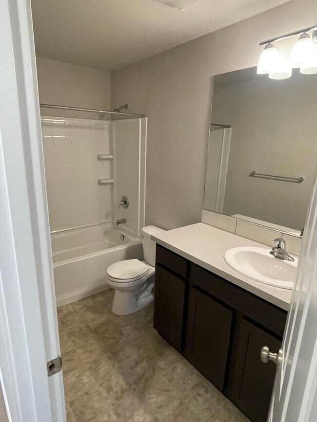 Building Photo - Gorgeous 4 Bed 3 Bath Home Built in 2019!