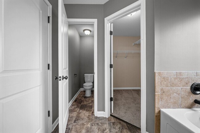 Building Photo - Pet Friendly Three Bedroom!