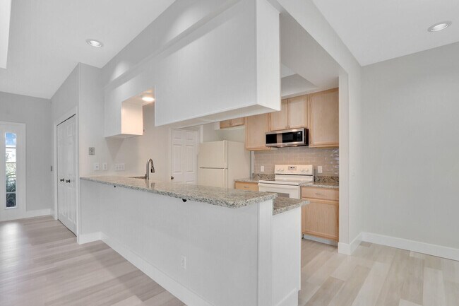 Building Photo - 7340 Pine Creek Way