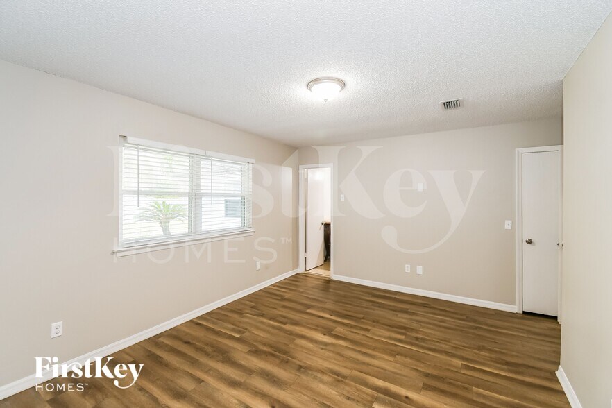 Building Photo - 3254 Remler Dr S