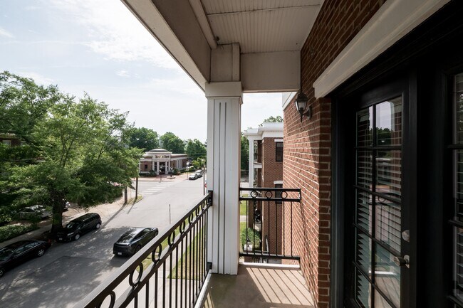 Building Photo - 805 Westover Ave