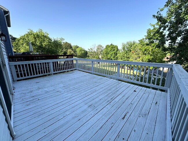 Building Photo - 3-Bedroom Townhome in Furnace Hills
