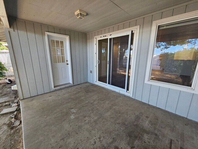 Building Photo - 1345