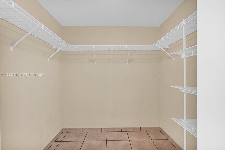 Building Photo - 2475 Brickell Ave