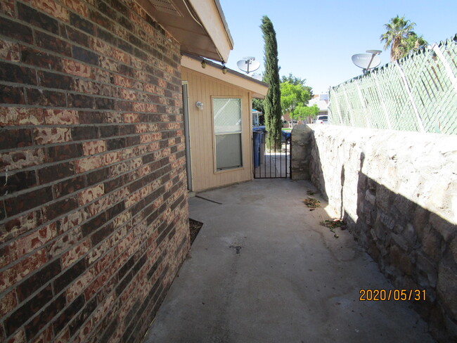 Building Photo - 11382 Lake Erie Dr