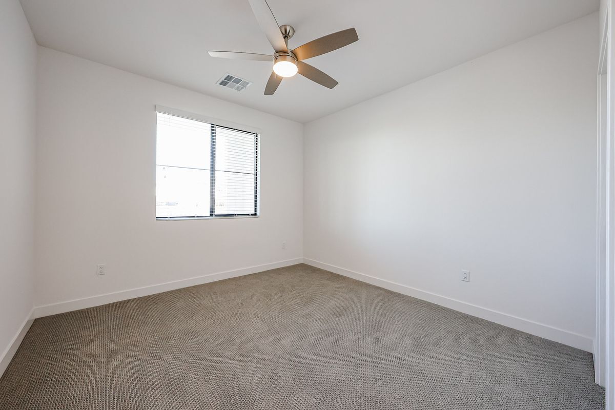 Building Photo - 2511 W Queen Creek Rd