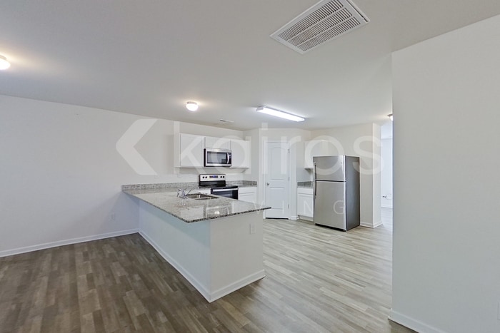 Building Photo - 2051 Country Pl