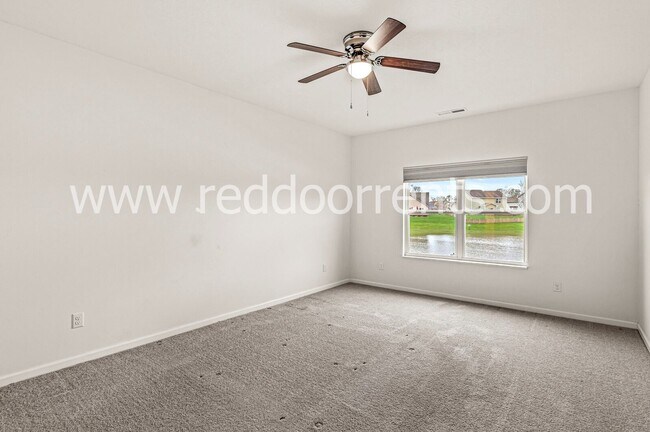 Building Photo - Family-Friendly Fortville Living