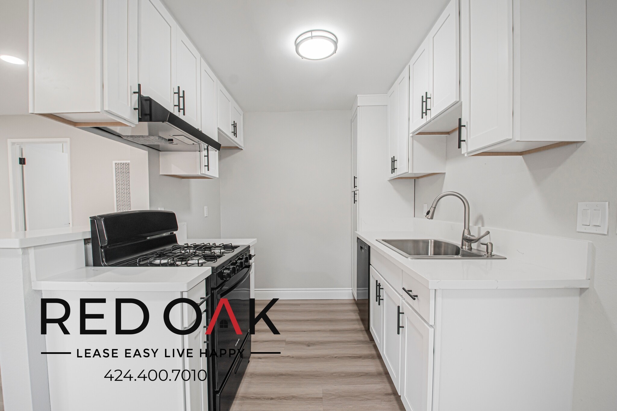 Building Photo - 821 N Wilcox Ave