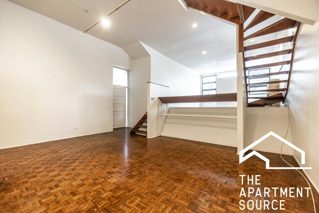 Building Photo - 2059 N Clifton Ave