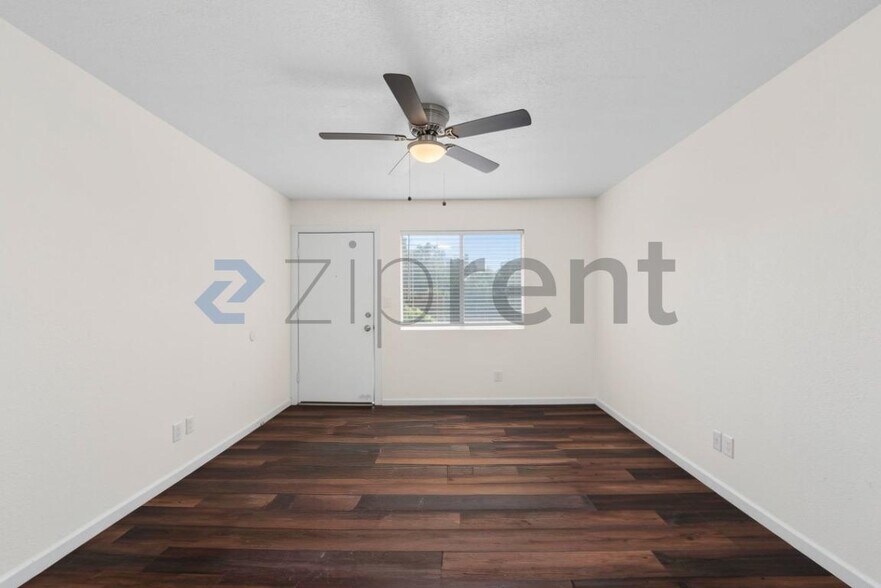 Building Photo - Unit 411