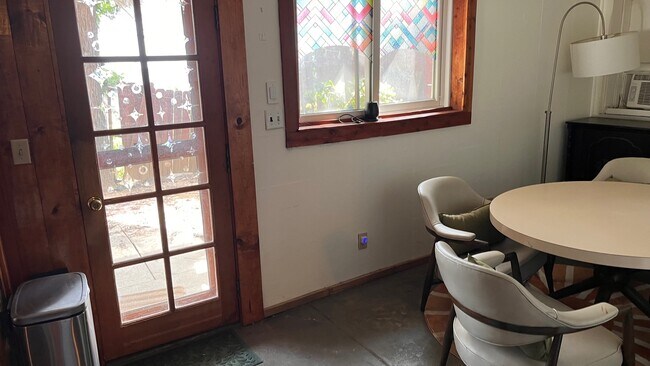 Building Photo - 1472 Silverwood Dr