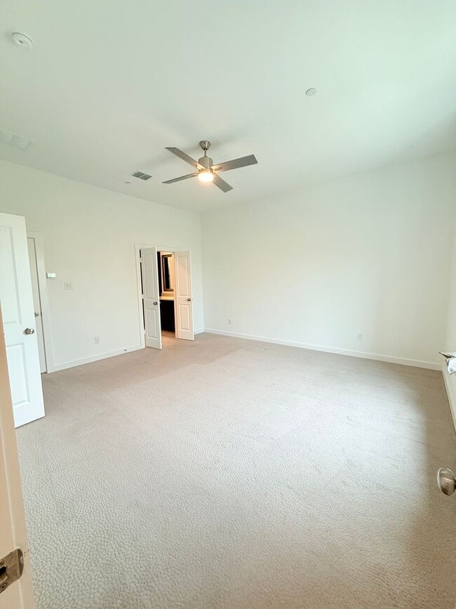 Building Photo - AVAILABLE NOW -Stunning 3-Bedroom Townhome Overlooking Greenbelt in Plano ISD 600 Collier Drive