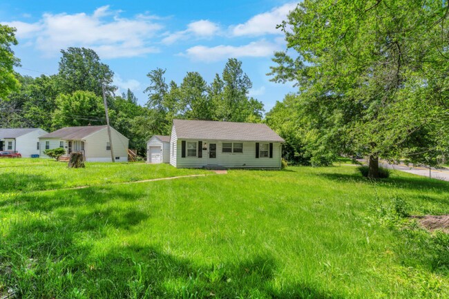Building Photo - 300 Estridge Rd