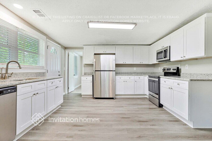 Building Photo - 547 Rustic Rd