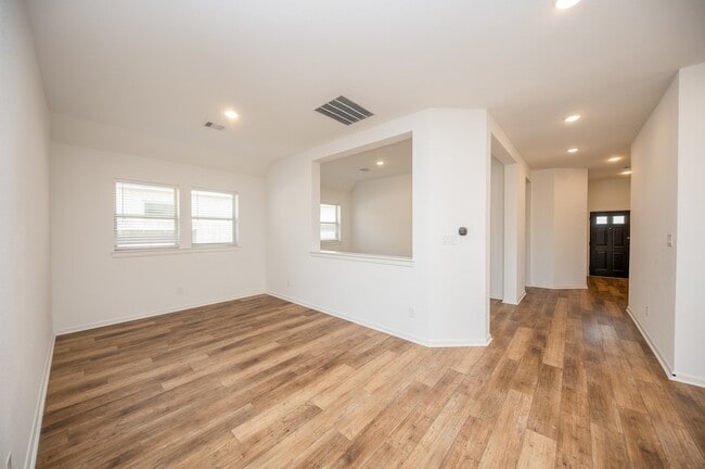 Building Photo - 42514 Summer Crst Rd