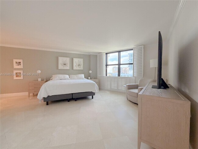 Building Photo - 1111 Crandon Blvd