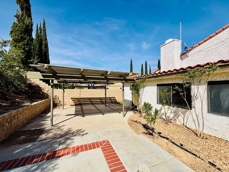 Building Photo - 38343 5th Pl W