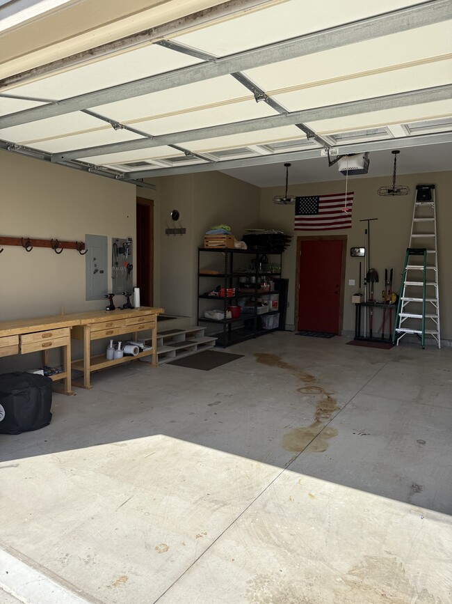 Building Photo - 1393 Advance Dr