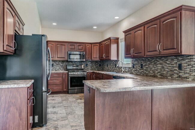 Building Photo - 625 Perolla Dr