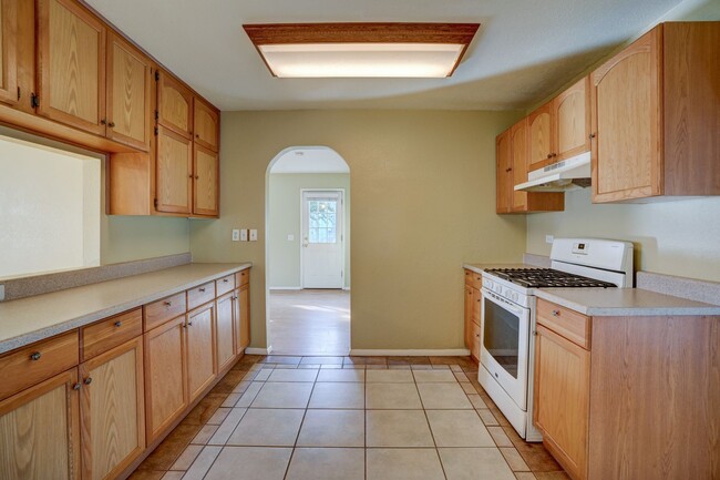 Building Photo - Home for Rent Near Willow Lake!