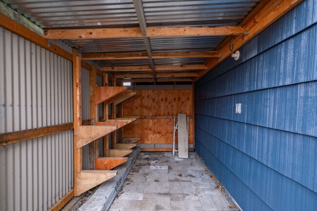 Building Photo - Charming 3-Bed 2 Bath Home with Spectacula...