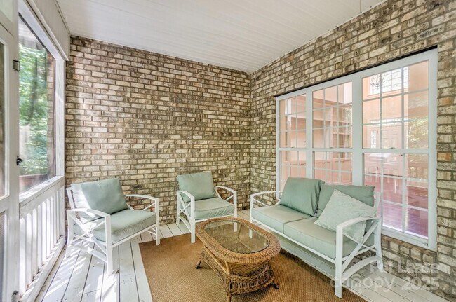 Building Photo - 181 Streamside Pl