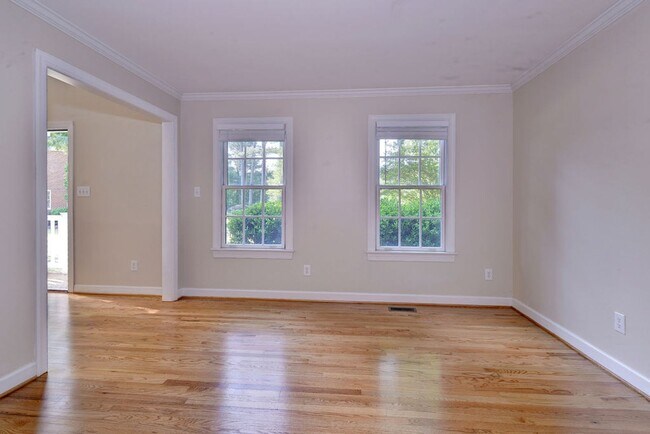 Building Photo - Beautiful Poquoson Home.