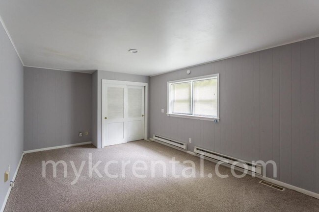 Building Photo - 8414 W 98th St