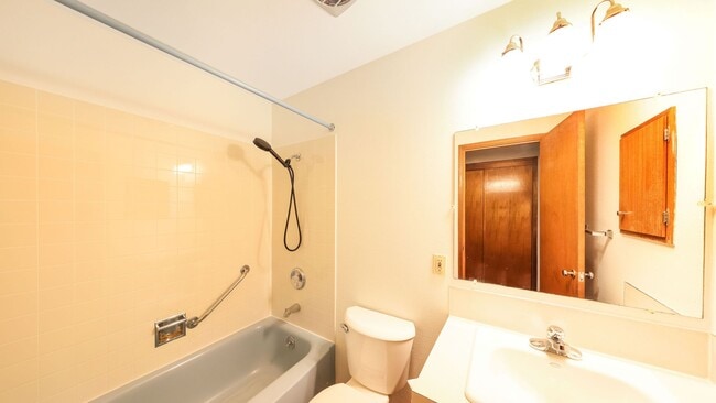 Building Photo - 3 Bed 2 Bath - One-Story - NAS Whidbey - F...