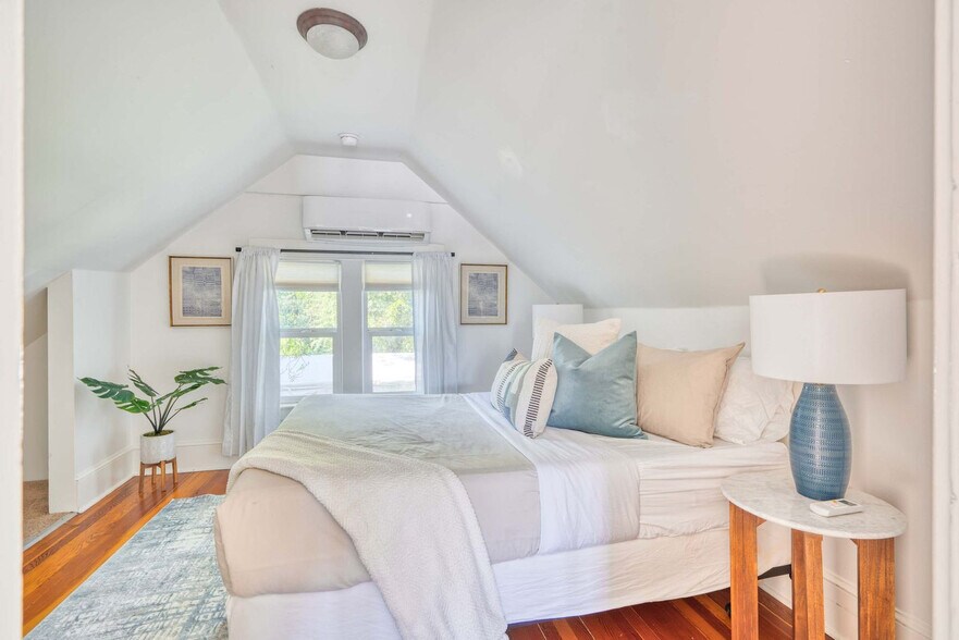 Building Photo - 4500 NE Garfield Ave.