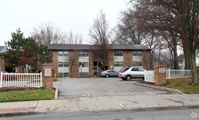 Building Photo - 675-691 Copley Rd