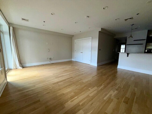 Building Photo - 703 Adams St