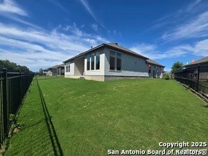 Building Photo - 161 Maravillas