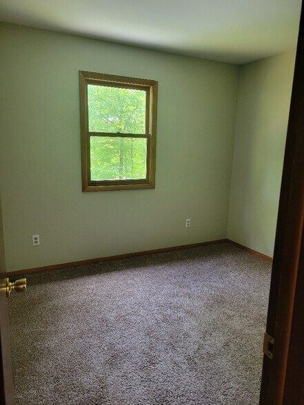 Building Photo - 585 Friendship Dr