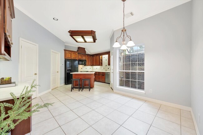 Building Photo - 2421 Baycrest Dr