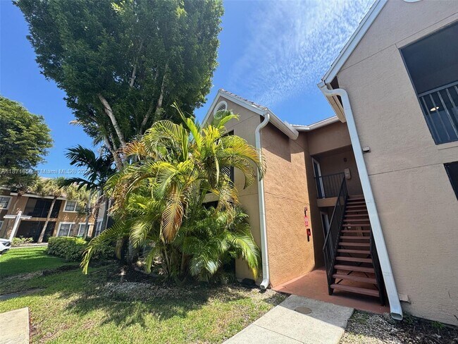 Building Photo - 15560 SW 106th Ln