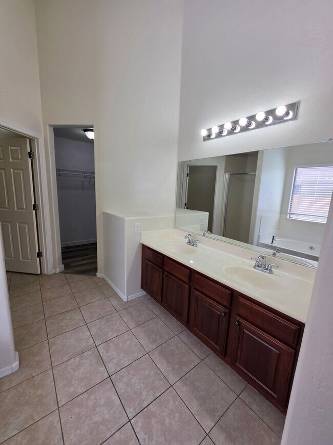 Building Photo - 3924 N Wicca Way