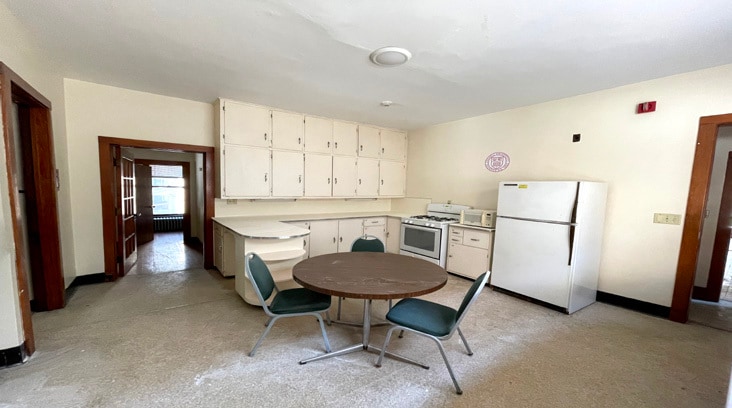 Kitchen - 512 Stewart Ave