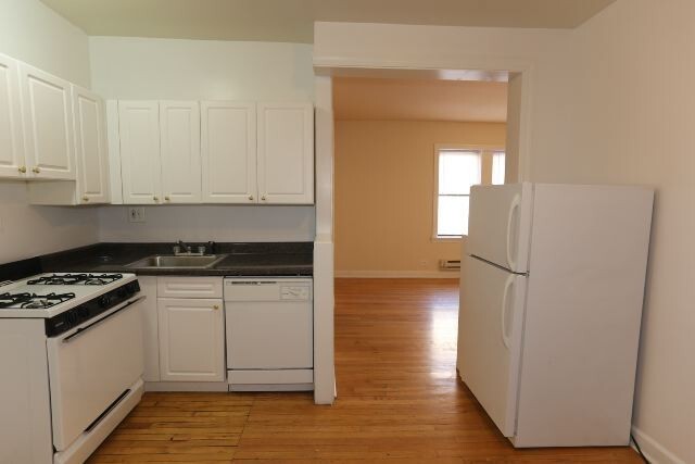 Building Photo - 3727 N Pine Grove Ave