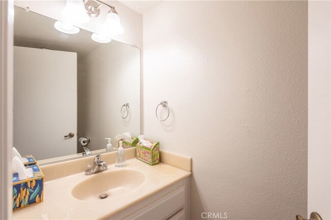 Building Photo - 49 Summerstone